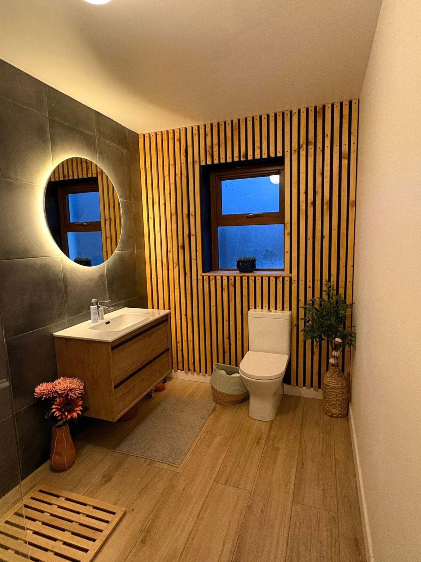 Warm bathroom refresh with painted trim and timber slat wall